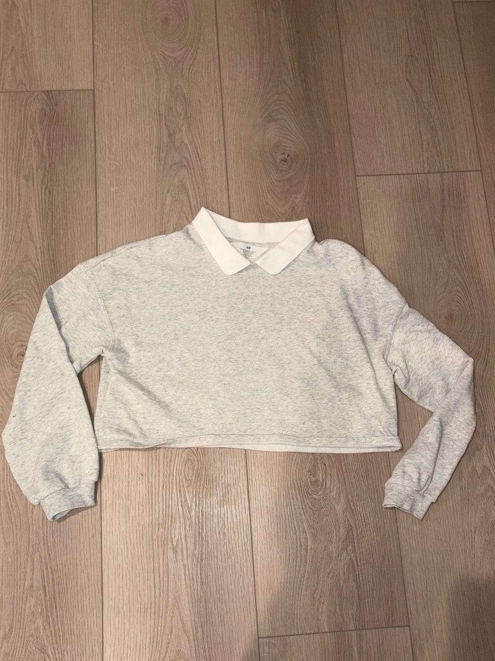 H&M Light Gray Cropped Sweatshirt with White Collar